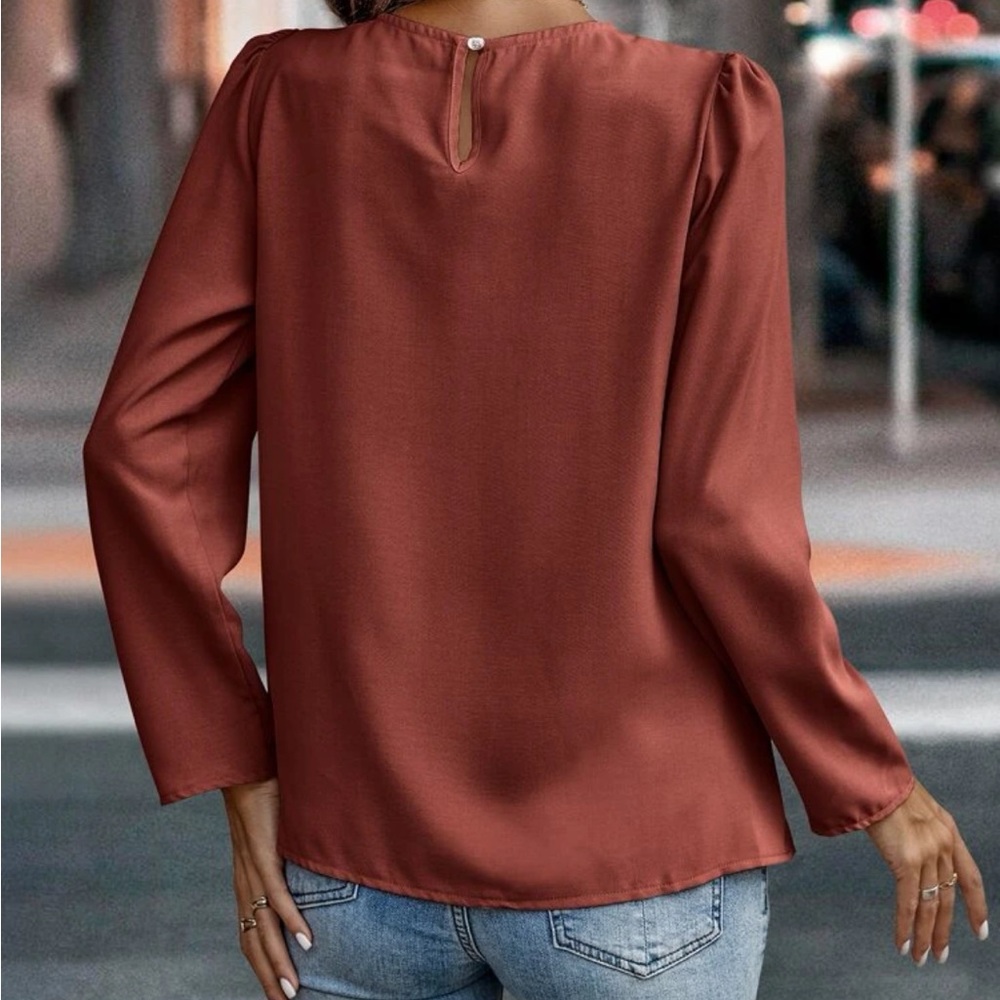 Pleated detail puff sleeve blouse - Picture 5 of 15